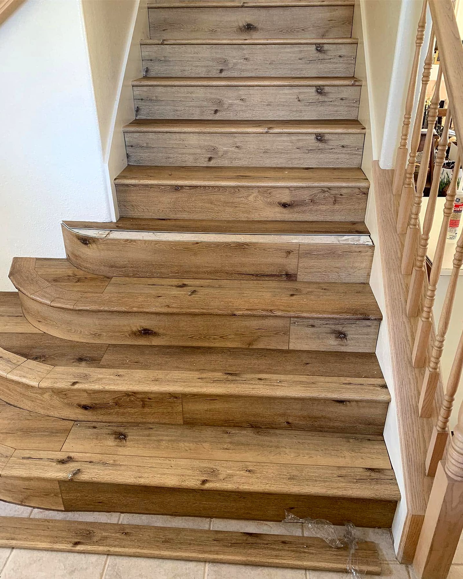 Staircase clad in wood-look planks